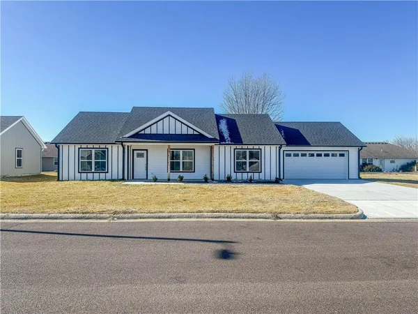 706 Ivy Lane, Sedalia, MO 65301