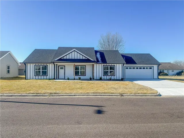 $287,500 | 706 Ivy Lane, Sedalia, MO 65301