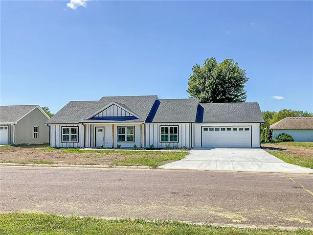 $307,500 | 706 Ivy Lane, Sedalia, MO 65301