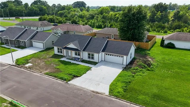 $307,500 | 706 Ivy Lane, Sedalia, MO 65301