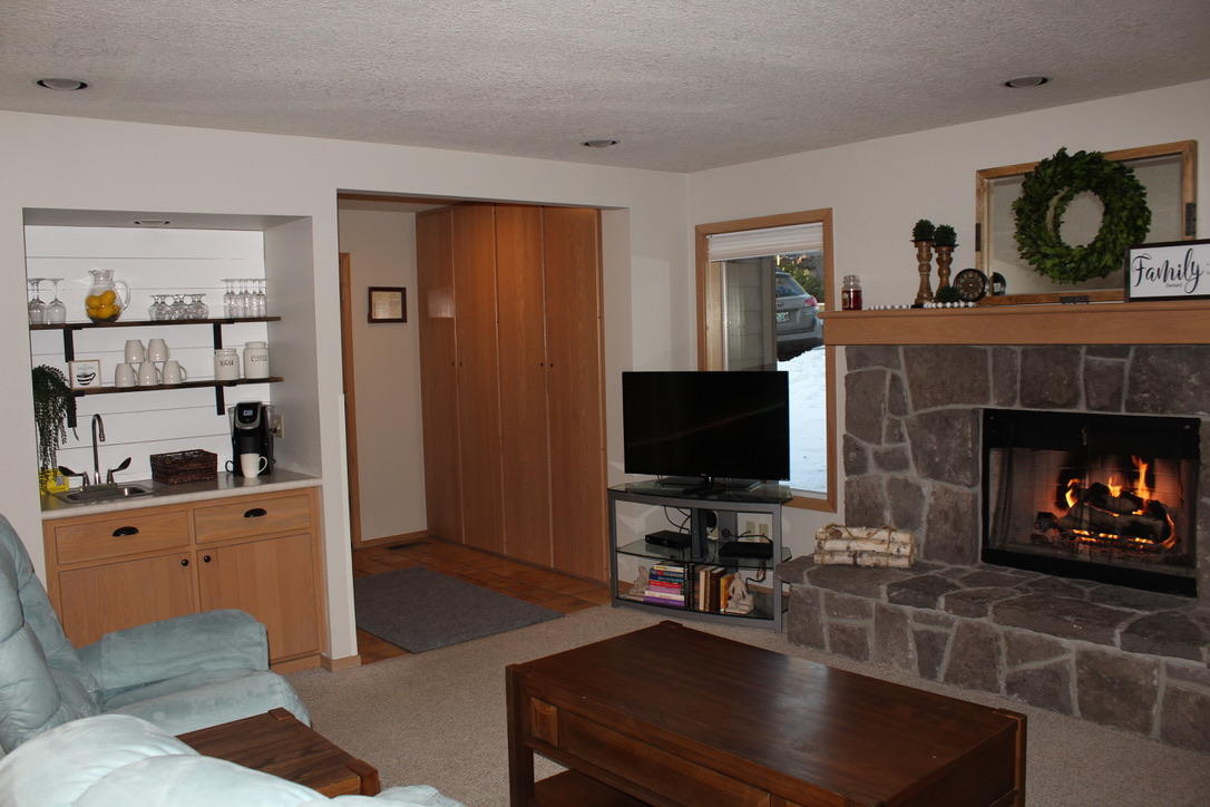 57340-17c1 Beaver Ridge Loop Sunriver, OR 97707 - Photo 8 of 21 7-coffee bar-R17