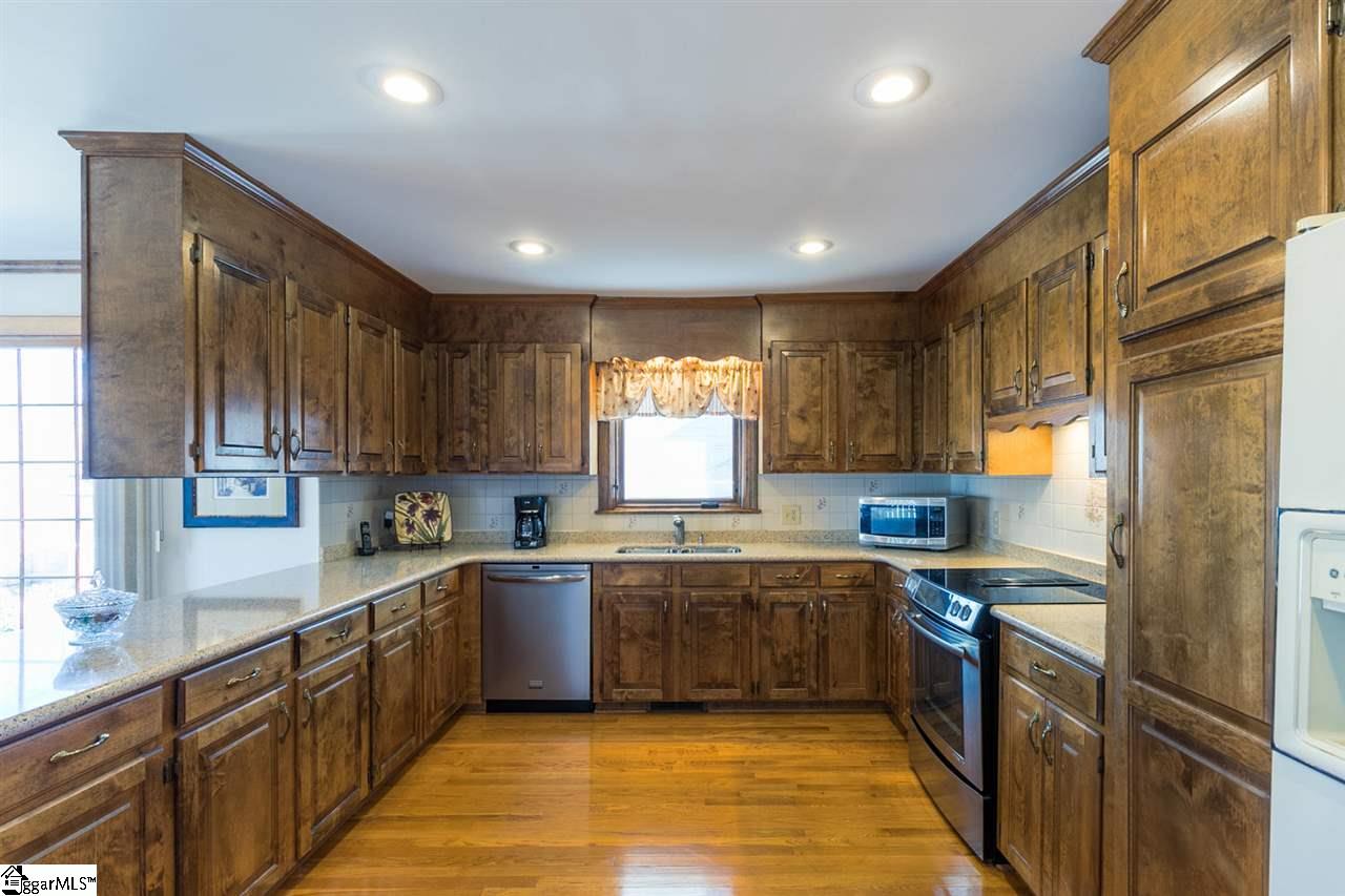 113 River Oaks Road Greer, SC 29650 - Photo 30 of 36 Gallery Image 30