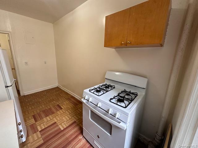 225 Bennett Avenue, Unit 2R Manhattan, NY 10040 - Photo 13 of 25 a kitchen with a stove and a microwave