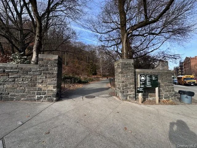 $239,998 | 225 Bennett Avenue, Unit 2R | Hudson Heights