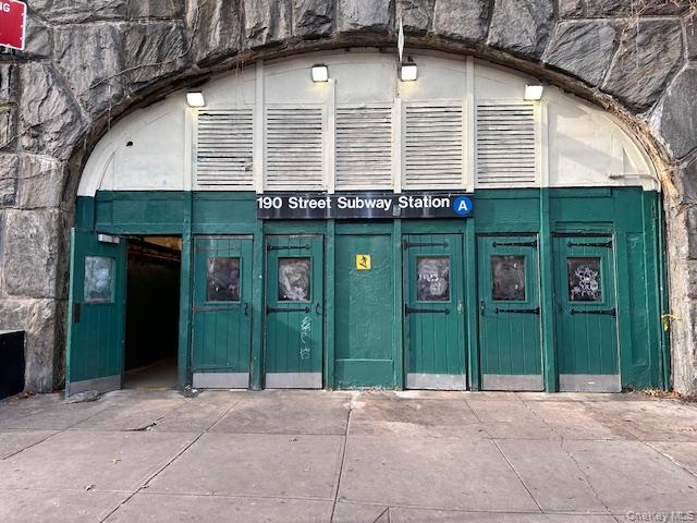 225 Bennett Avenue, Unit 2R Manhattan, NY 10040 - Photo 5 of 25 a view of a house with a outdoor space