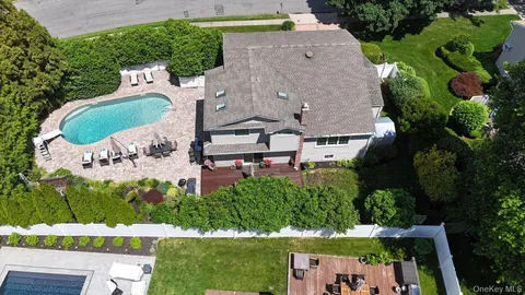$974,999 | 8 Griggs Drive, Greenlawn, NY 11740