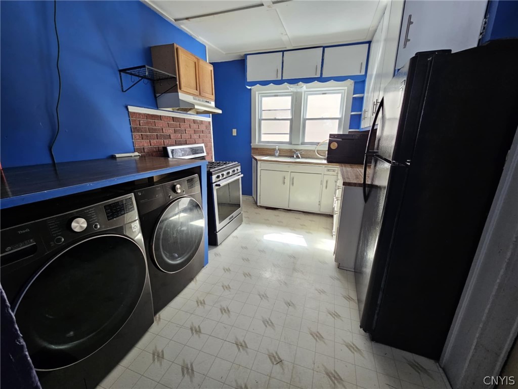 29 Butternut Street Lyons, NY 14489 - Photo 8 of 37 Kitchen with 1st floor washer/dryer