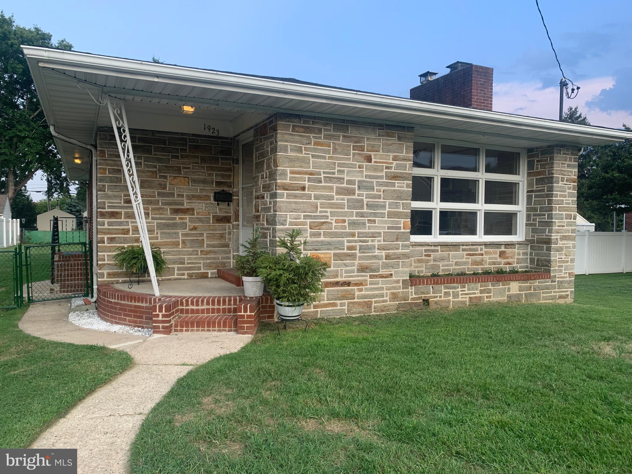 1923 Sunberry Road Dundalk, MD 21222 - Photo 2 of 34 1923 Sunberry Rd