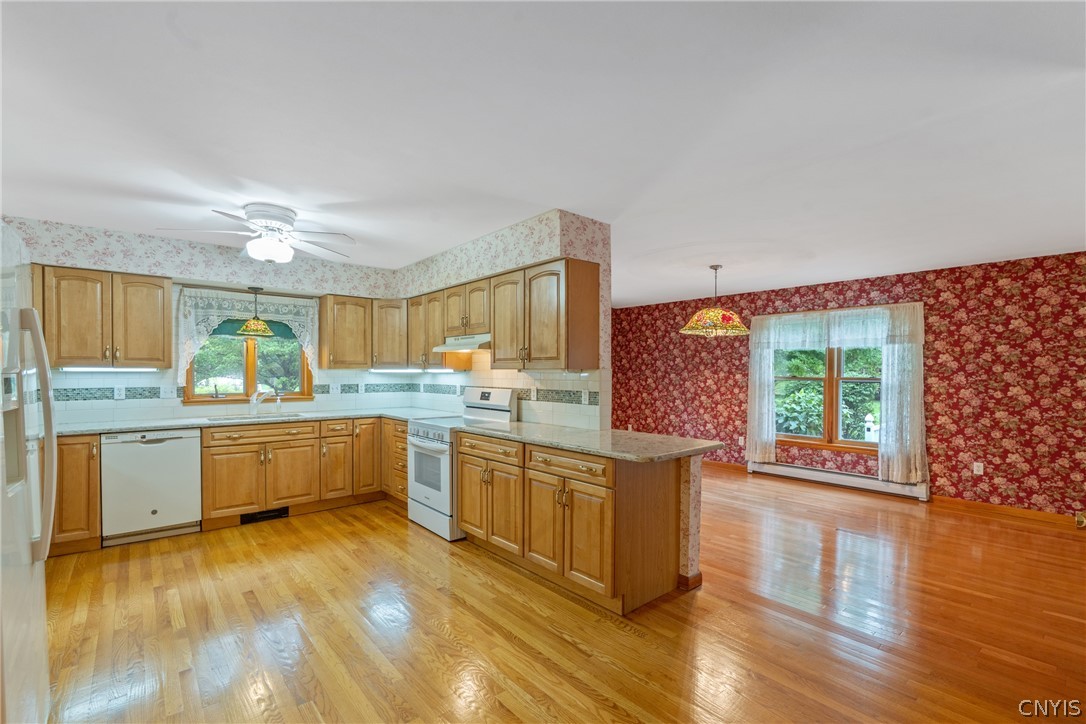 2352 Hunt Road Camillus, NY 13031 - Photo 16 of 43 Granite Counters & Tile Backsplash