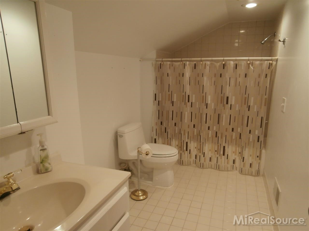 269 East Bennington Road Owosso, MI 48867 - Photo 24 of 29 31234614-23.JPG