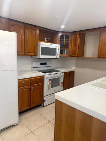 $2,400 | 8510 Northwest 3rd Lane, Unit 508, Miami, FL 33126