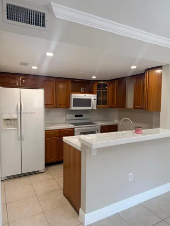 $2,400 | 8510 Northwest 3rd Lane, Unit 508, Miami, FL 33126
