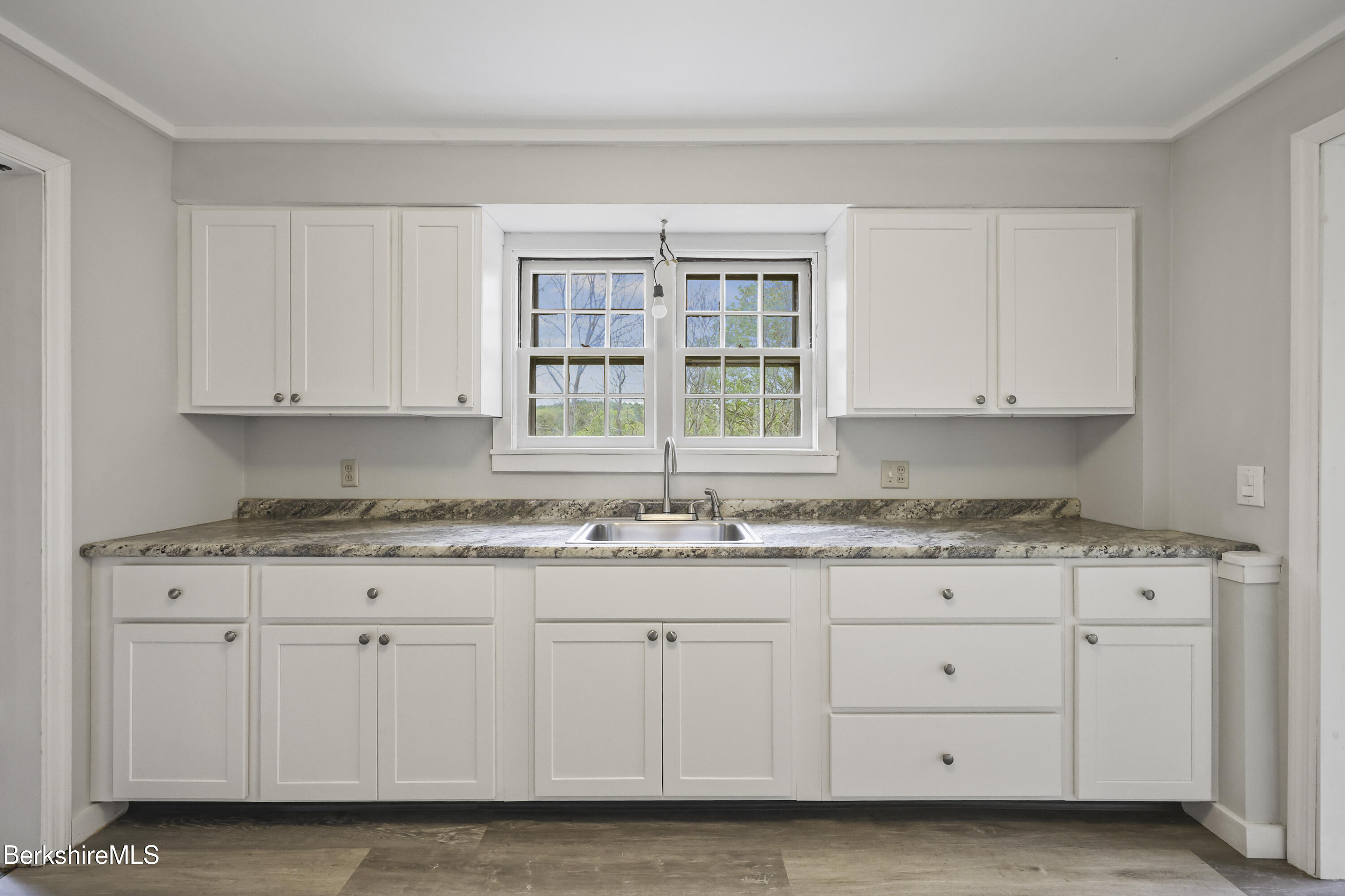 32 Jason Street Pittsfield, MA 01201 - Photo 10 of 27 70 Kitchen