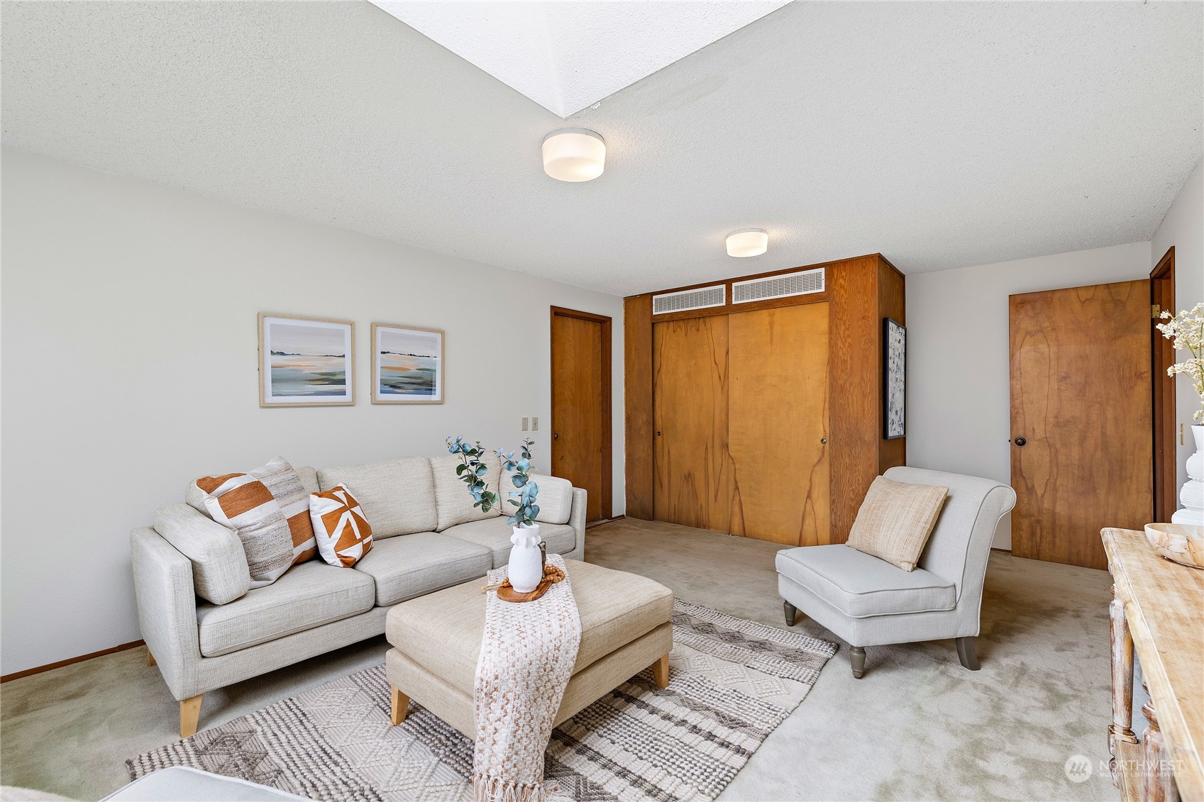 40 Chelan Key Bellevue, WA 98006 - Photo 18 of 29 a living room with furniture and a large window