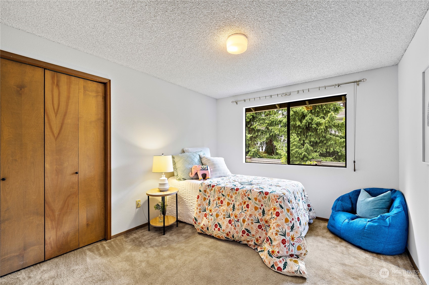 40 Chelan Key Bellevue, WA 98006 - Photo 21 of 29 a bedroom with a bed and a window