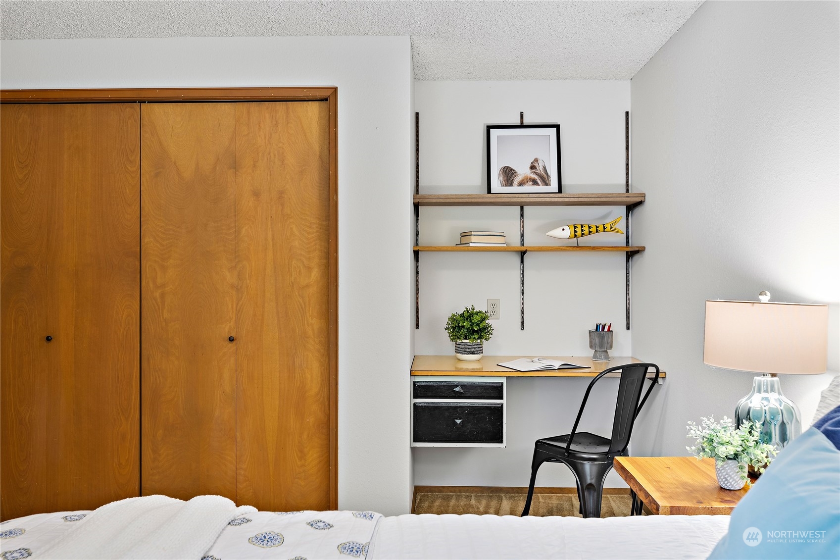 40 Chelan Key Bellevue, WA 98006 - Photo 24 of 29 a workspace with furniture and window