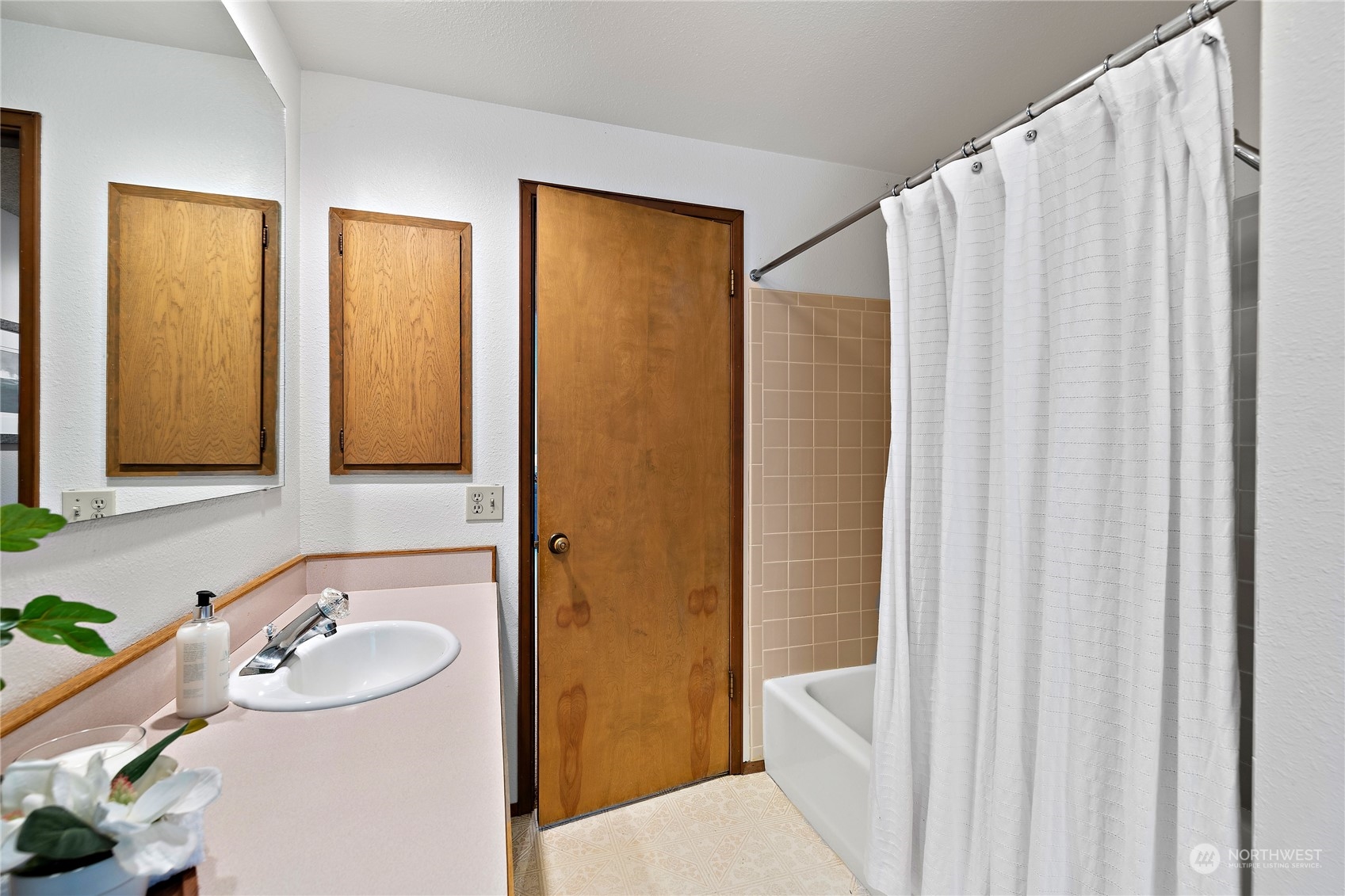 40 Chelan Key Bellevue, WA 98006 - Photo 27 of 29 a bathroom with a sink a mirror and a bathtub
