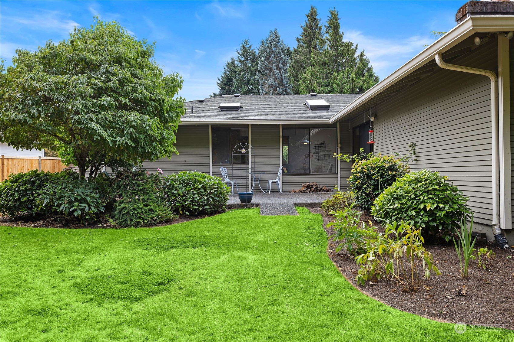 40 Chelan Key Bellevue, WA 98006 - Photo 28 of 29 a view of a house with a backyard