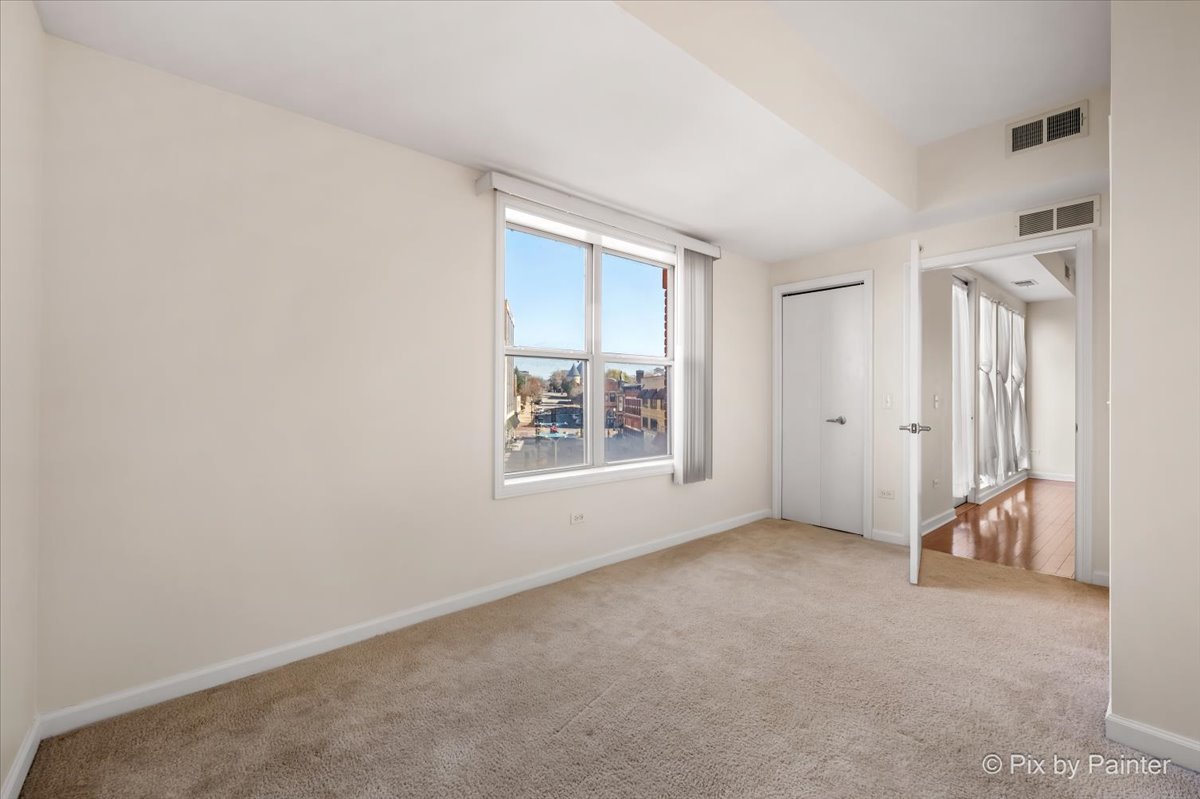50 South Grove Avenue, Unit 301 Elgin, IL 60120 - Photo 15 of 25 an empty room with windows
