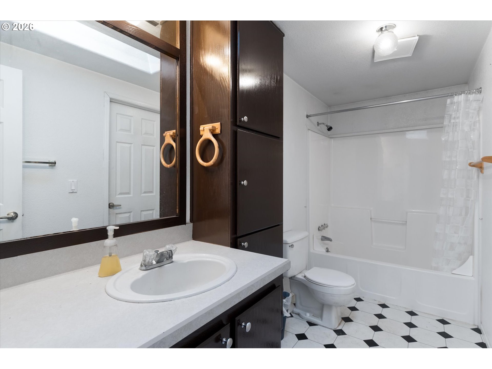 1556 Kool Road Kelso, WA 98626 - Photo 20 of 45 Bathroom