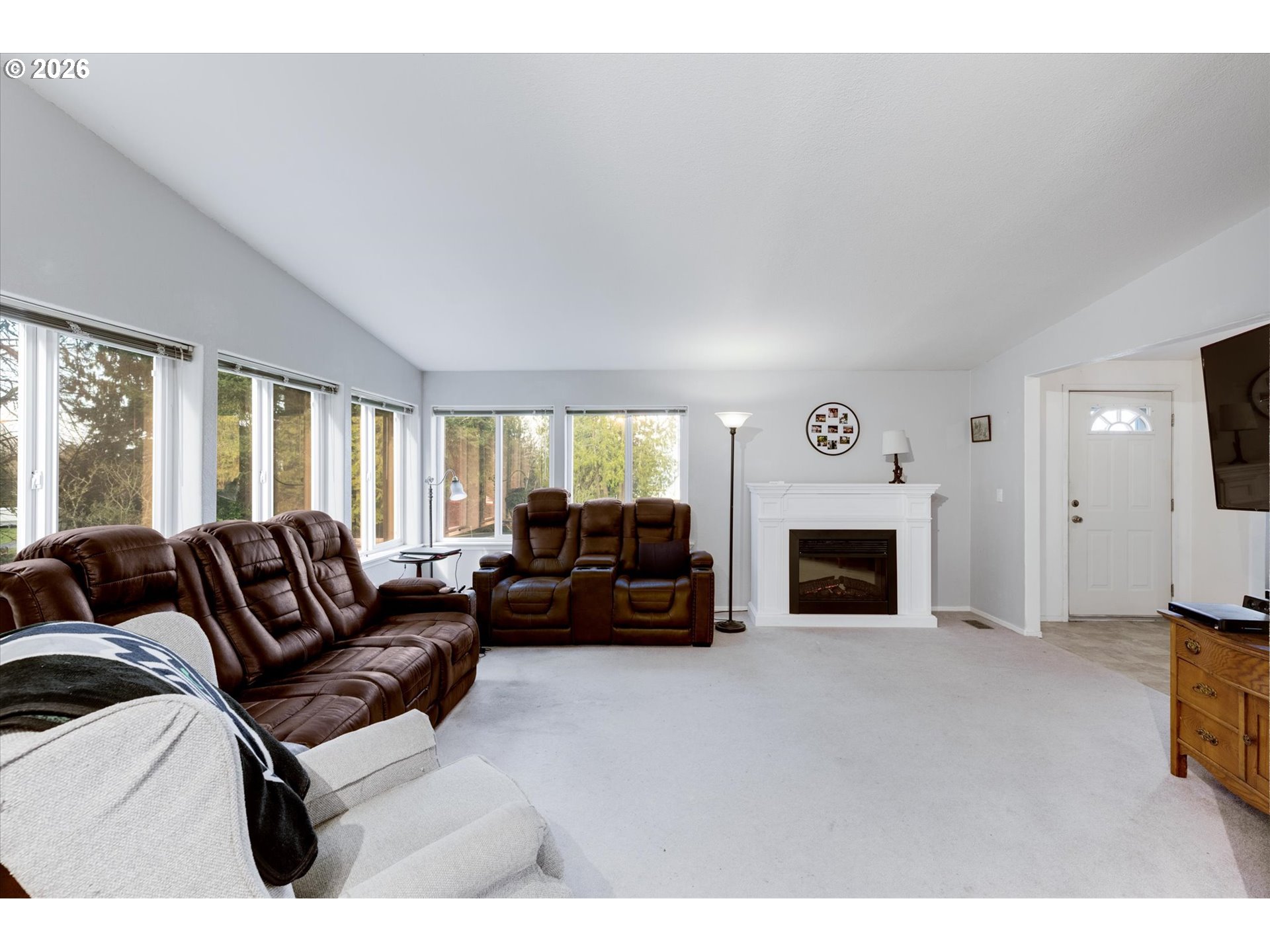 1556 Kool Road Kelso, WA 98626 - Photo 6 of 45 Living Room/Entrance