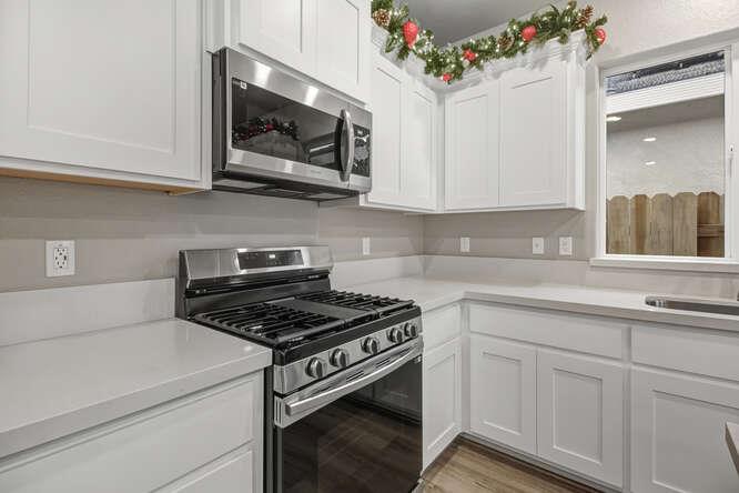 1480 Westwind Way Rocklin, CA 95765 - Photo 5 of 27 a kitchen with white cabinets and appliances