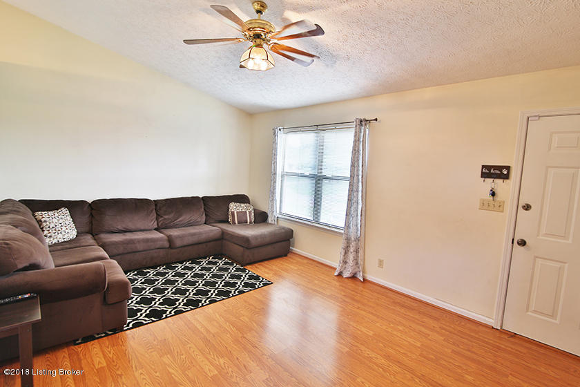 4711 Ridgeway Court Louisville, KY 40229 - Photo 9 of 25 Living Room