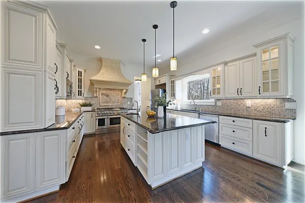 $1,695,000 | 7611 Regency Circle, Atlanta, GA 30350