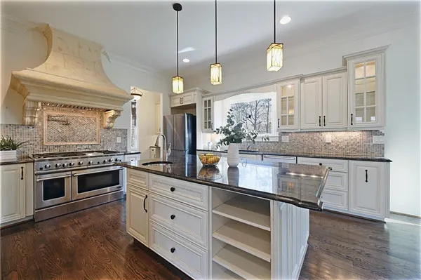 $1,695,000 | 7611 Regency Circle, Atlanta, GA 30350