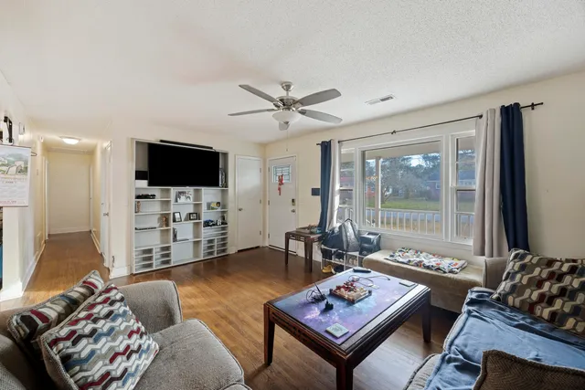 $300,000 | 122 Elmora Avenue, Goose Creek, SC 29445