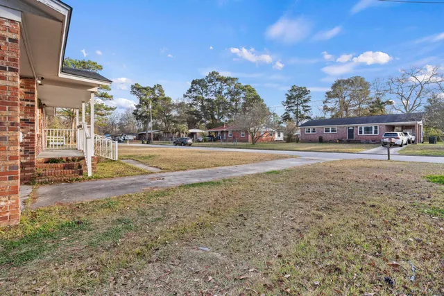$300,000 | 122 Elmora Avenue, Goose Creek, SC 29445