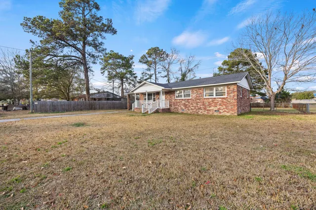 $300,000 | 122 Elmora Avenue, Goose Creek, SC 29445