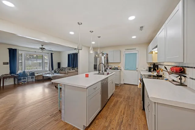 $300,000 | 122 Elmora Avenue, Goose Creek, SC 29445