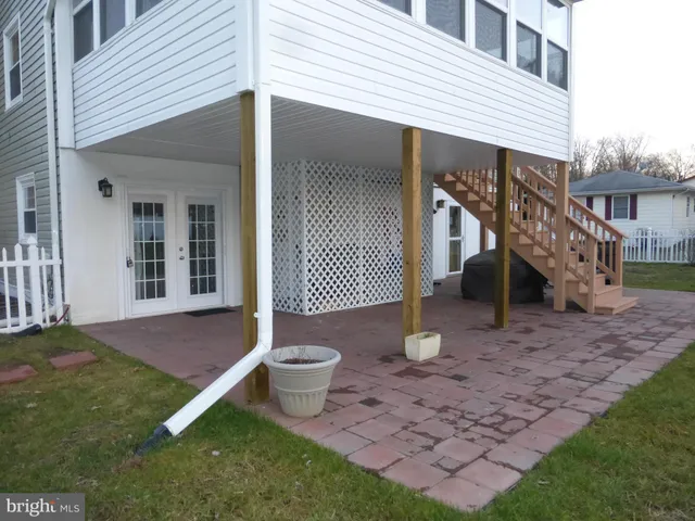 a house view with a backyard space