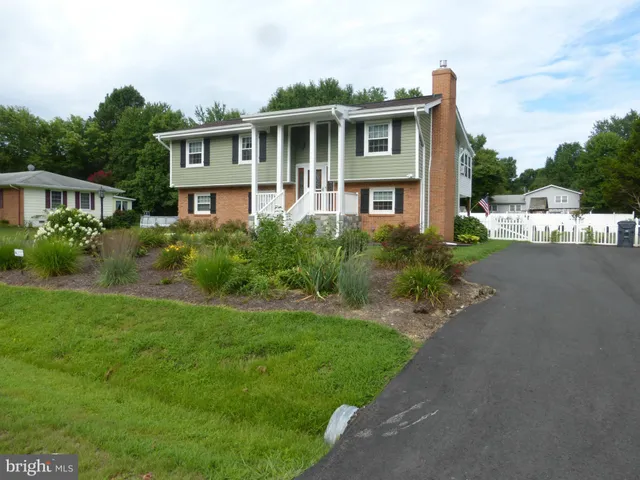 $1,295 | 836 Salem Drive, Unit B, Fredericksburg, VA 22407