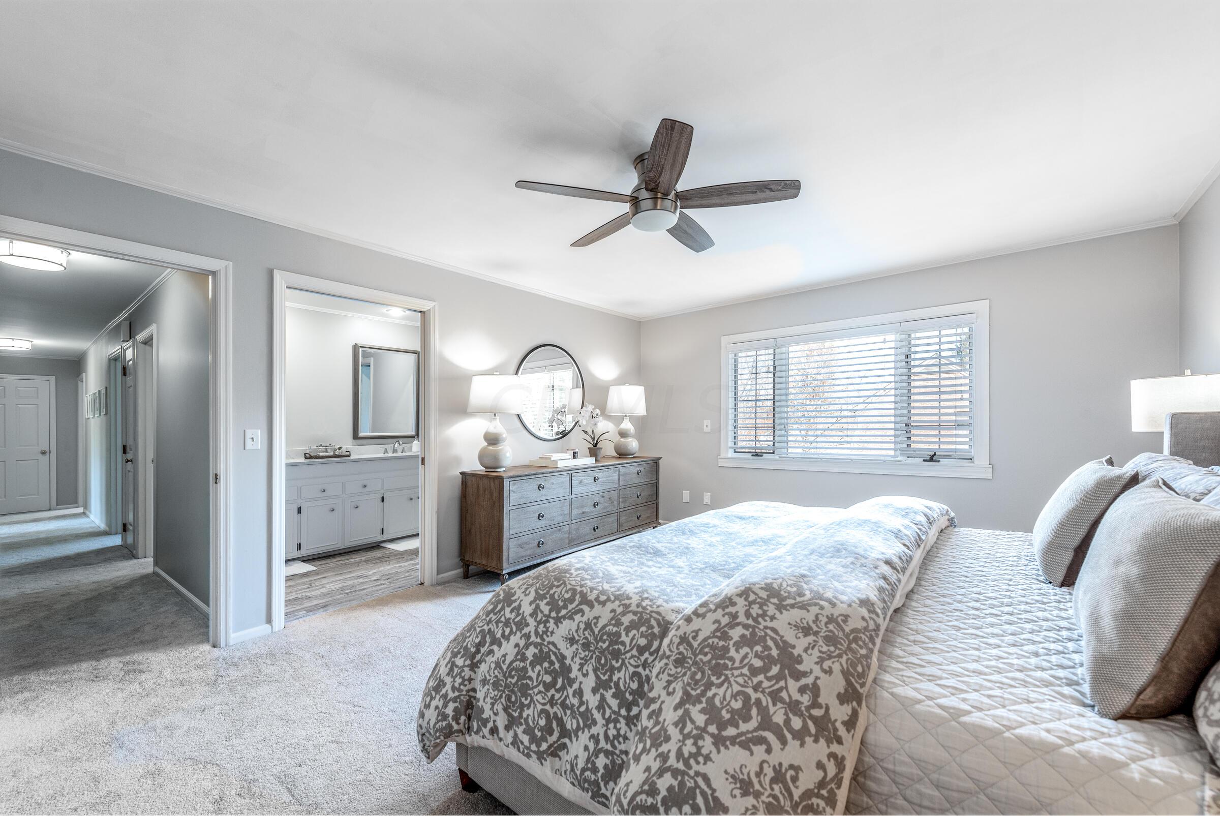 2666 Chartwell Road Columbus, OH 43220 - Photo 25 of 42 Owners Suite