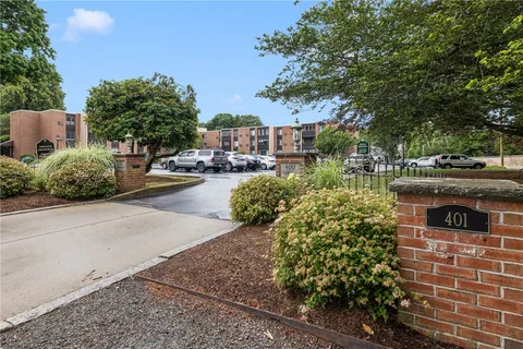 $575,000 | 401 Bellevue Avenue, Unit 308, Newport, RI 02840