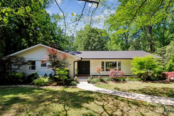 $978,000 | 4640 Town And Country Drive, Charlotte, NC 28226