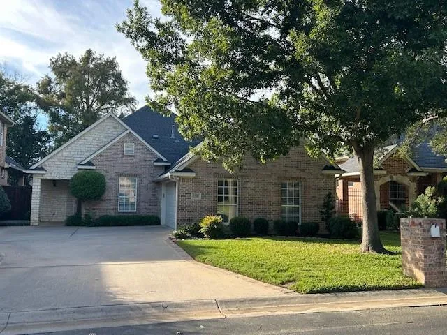 $379,500 | 1108 Ellison Park Circle, Denton, TX 76205
