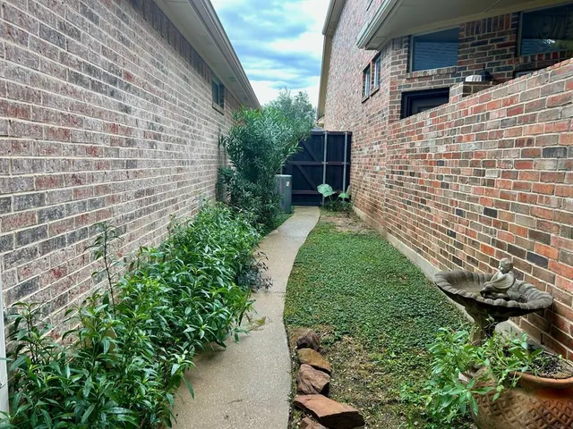 a view of back yard of the house