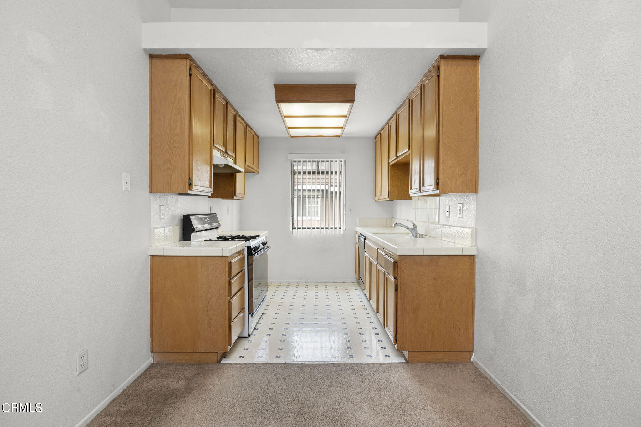 5182 Columbus Place Oxnard, CA 93033 - Photo 10 of 39 a utility room with sink dryer and washer