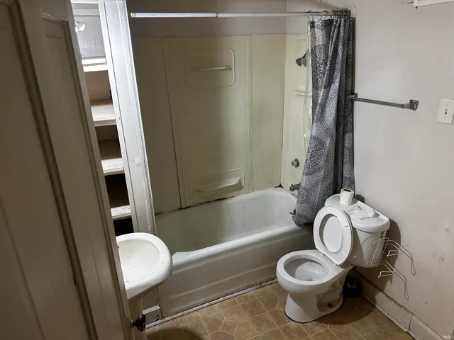 $209,900 | 429 West Charles Street, Muncie, IN 47305