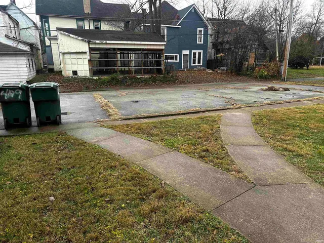 $209,900 | 429 West Charles Street, Muncie, IN 47305