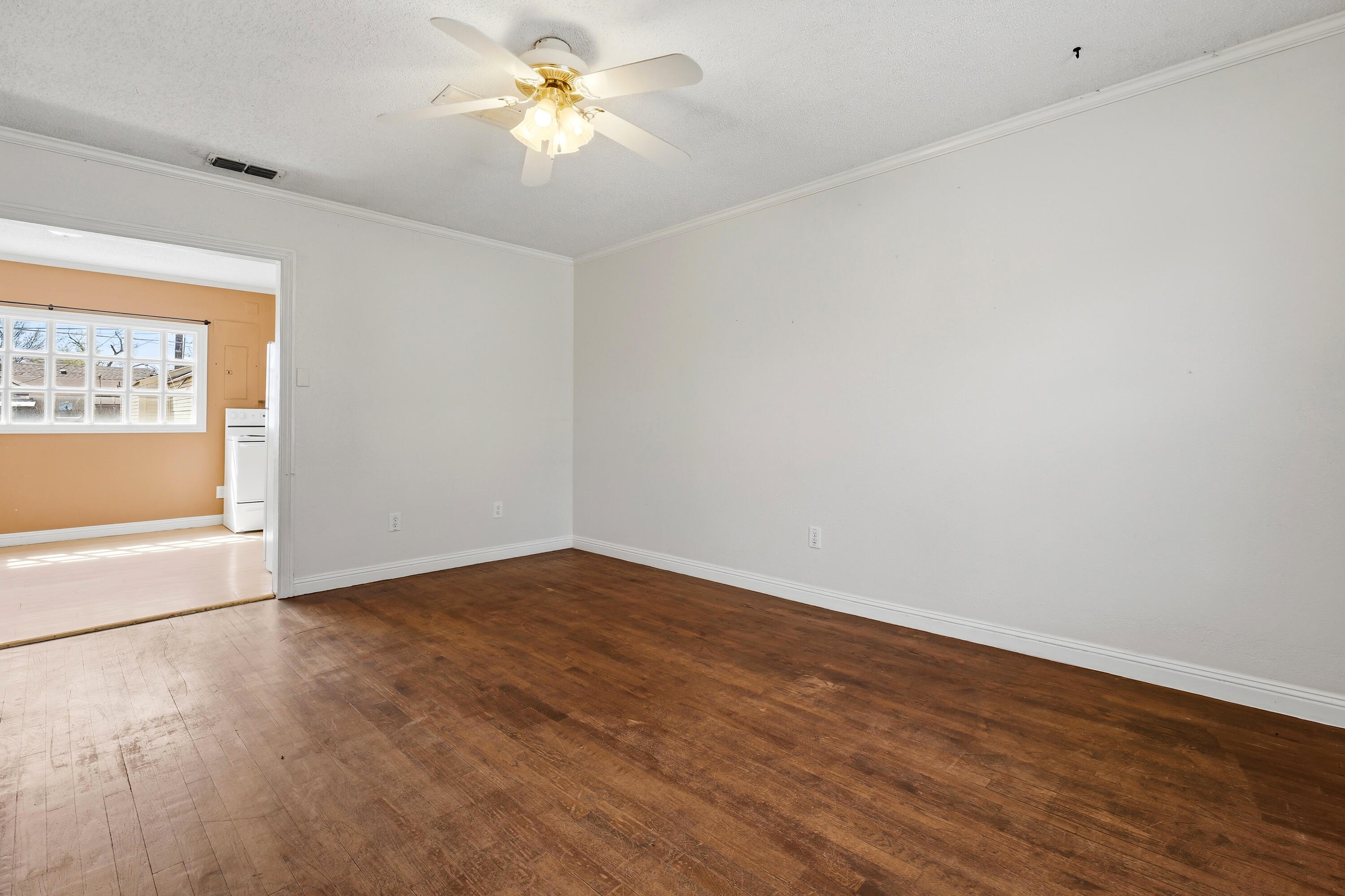 2419 25th Street Lubbock, TX 79411 - Photo 6 of 21 DSC00847