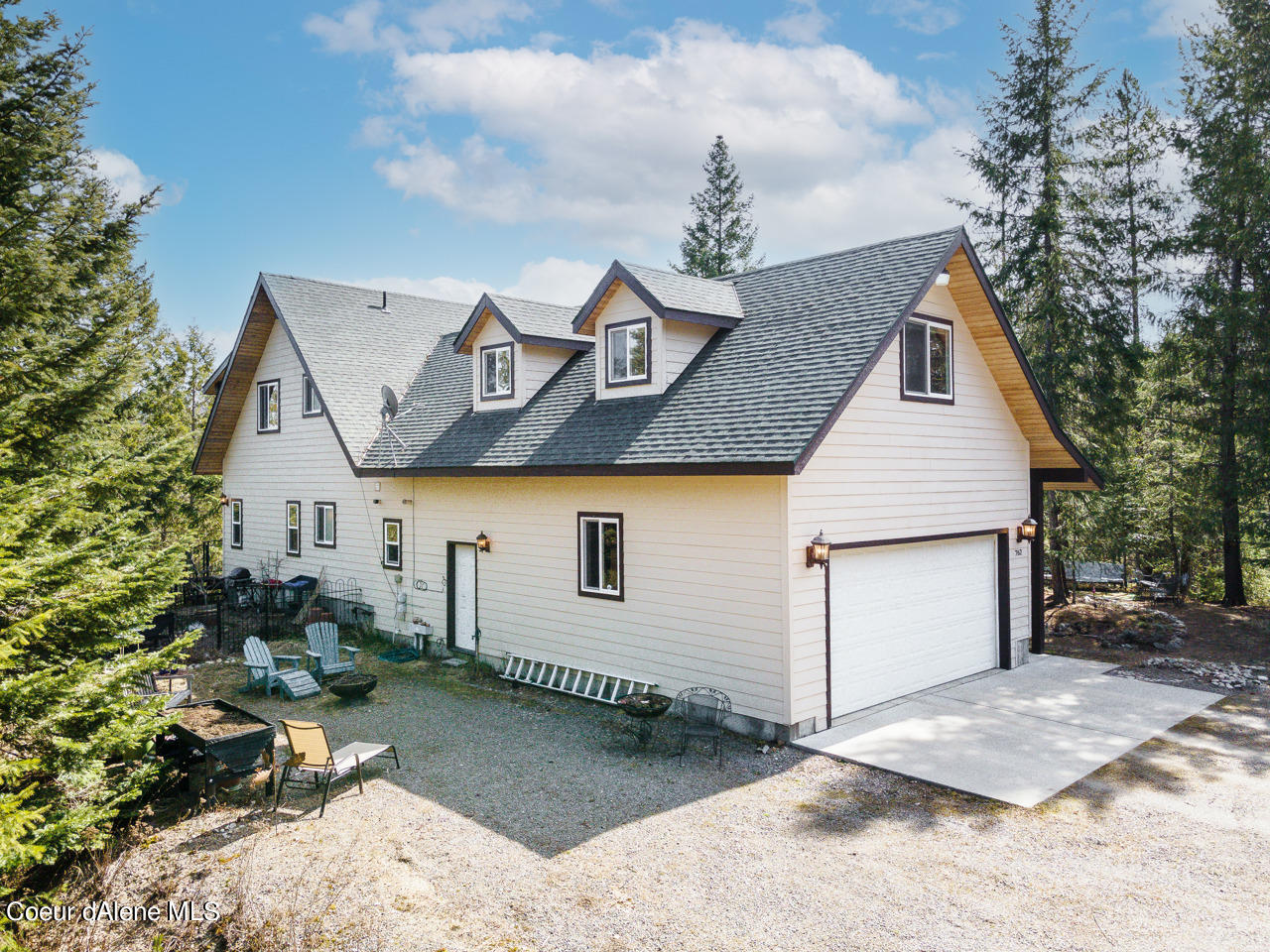 762 Geenen Road Cocolalla, ID 83813 - Photo 5 of 42 4-Front of Home
