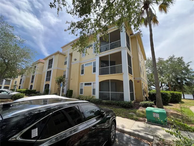 a view of a yard with a tree