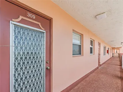 $139,000 | 9460 Sunrise Lakes Boulevard, Unit 309, Sunrise, FL 33322