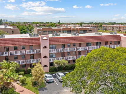 $139,000 | 9460 Sunrise Lakes Boulevard, Unit 309, Sunrise, FL 33322