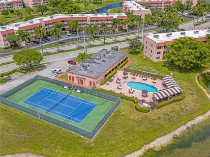 $139,000 | 9460 Sunrise Lakes Boulevard, Unit 309, Sunrise, FL 33322