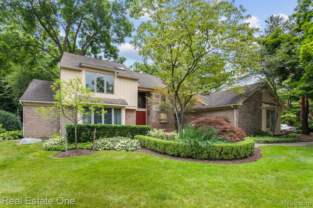 4752 Rivers Edge Drive Troy, MI 48098 - Photo 1 of 42
